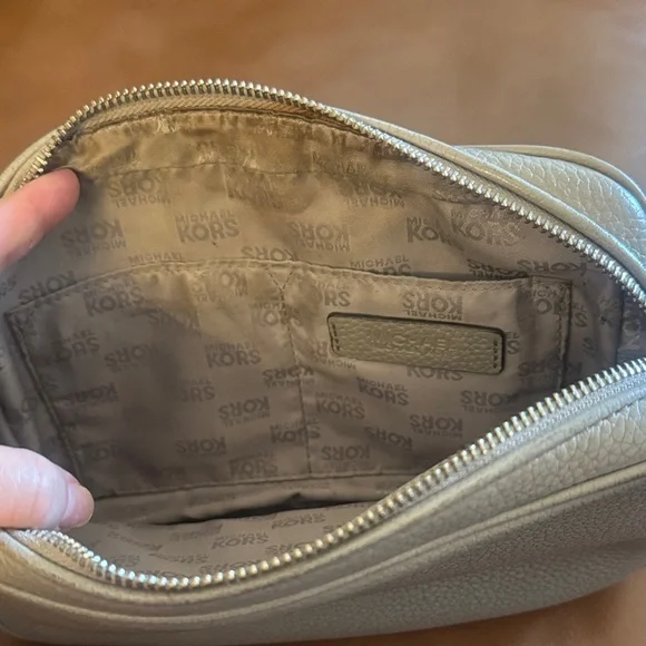 Michael Kors Beige Crossbody Bag with Chain Strap - Picture 3 of 4
